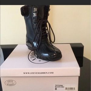 Steven Madden Rain boots with fur on the inside